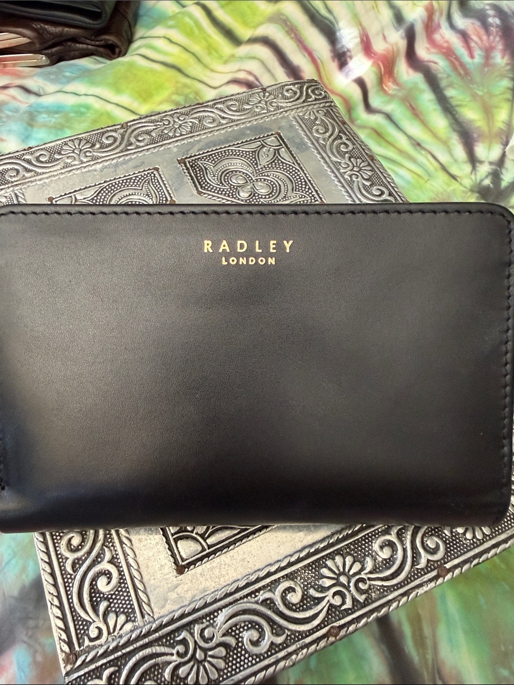 NWOTS! Radley Black Zip-Around Leather Wallet with Signature Scottie Logo - Picture 2 of 6